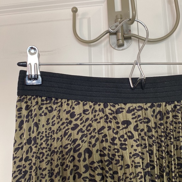 Zara pleated skirt - Picture 4 of 4